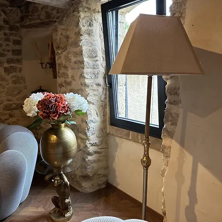 Pont Du Gard - Maison, Collias